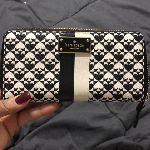 kate spade Handbags - KateSpade fairly new wallet. Only used once.